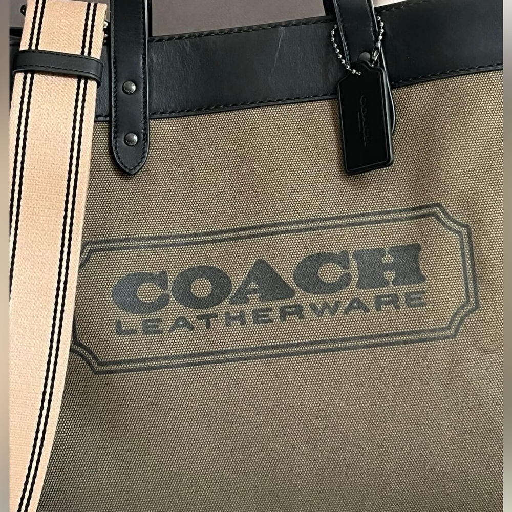 C8457 - Coach Field Tote 40 in Organic Cotton Canvas with Coach Badge - Picture 4 of 11